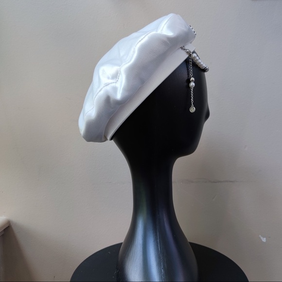 Beret hat with pearls (white) - Picture 5 of 8